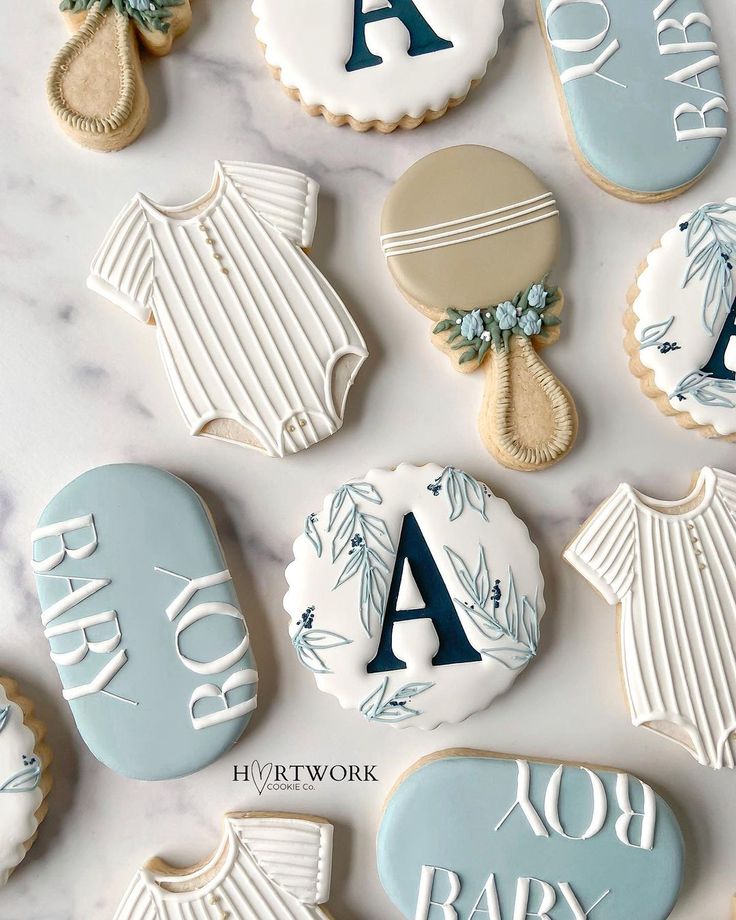 Charming Baby-Themed Cookie Designs: Whimsical Aesthetics in Soft Pastels.