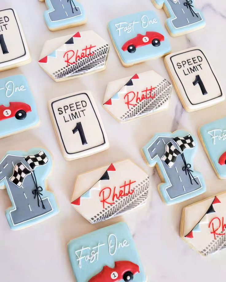 Vibrant Racing-Themed Cookie Designs Featuring Cars, Checkered Flags, and Playful Road Signs.