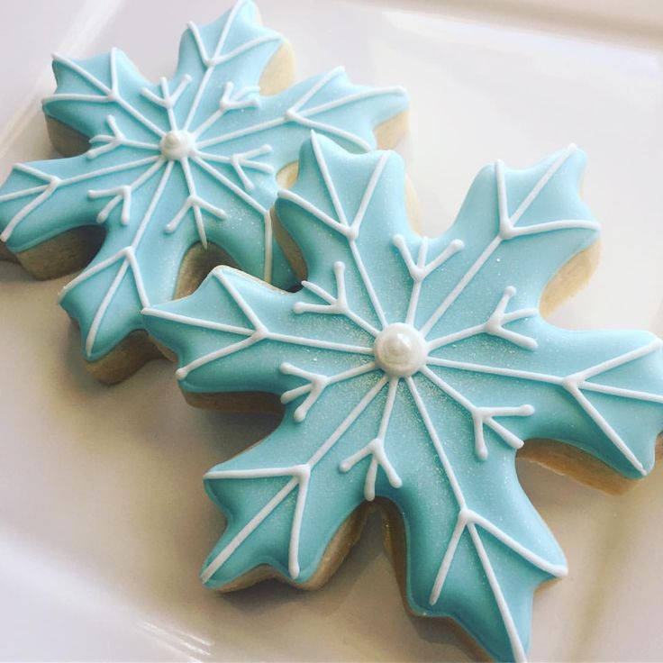 Elegant Light Blue Iced Snowflake Cookies for Winter Celebrations and Nail Art Inspiration.