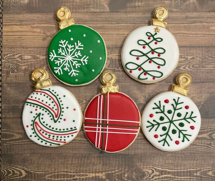 Festive Ornamental Christmas Cookies: Vibrant Colors and Elegant Designs for Holiday Cheer.