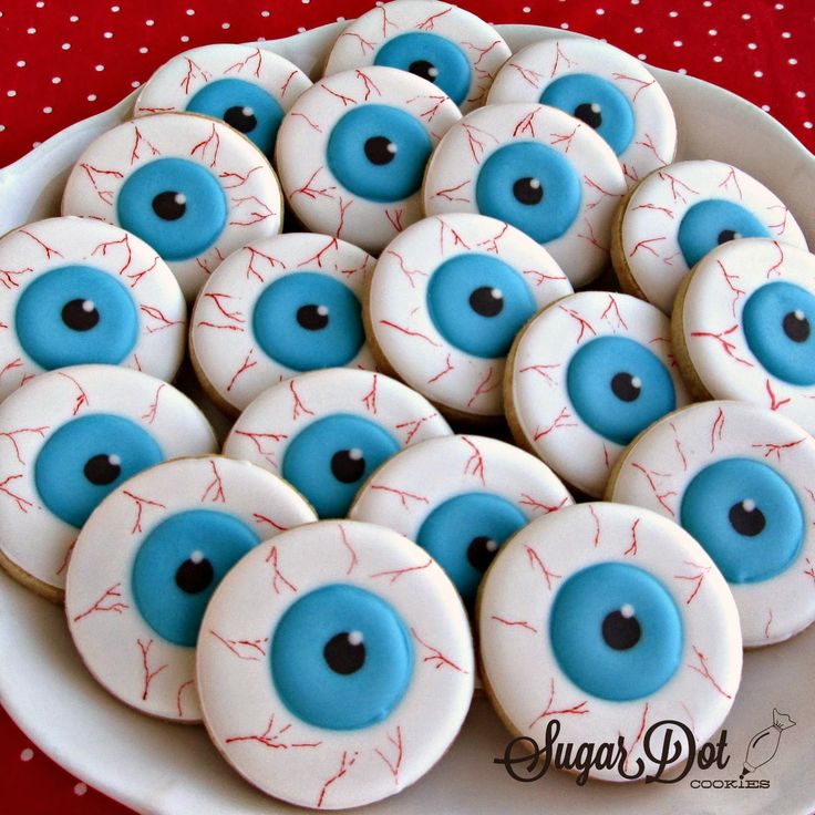 Spooky Decorative Eyeball Cookies with Vibrant Colors and Realistic Veining.