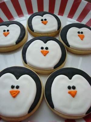 Adorable Penguin Cookies: Playful Black and White Icing with Charming Details.