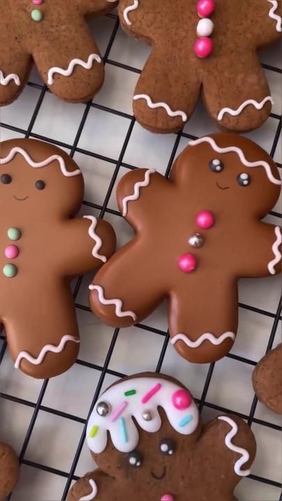 Charming Colorful Gingerbread Cookies: Festive Designs Inspiring Creative Holiday Nail Art.