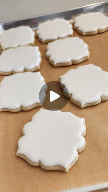 Elegant Floral-Inspired Cookies: Delicate Designs Perfect for Events and Nail Art Inspiration.