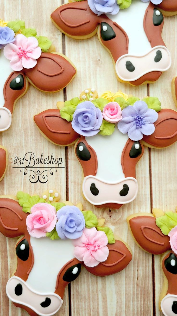 Charming Cow-Shaped Cookies with Floral Decor: Perfect for Themed Celebrations.