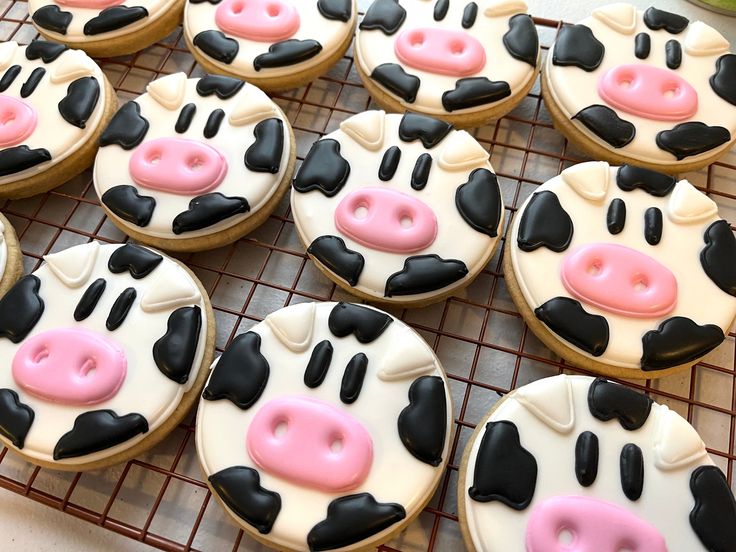 Whimsical Cow-Faced Cookies: Perfect Treats for Farm-Themed Celebrations.