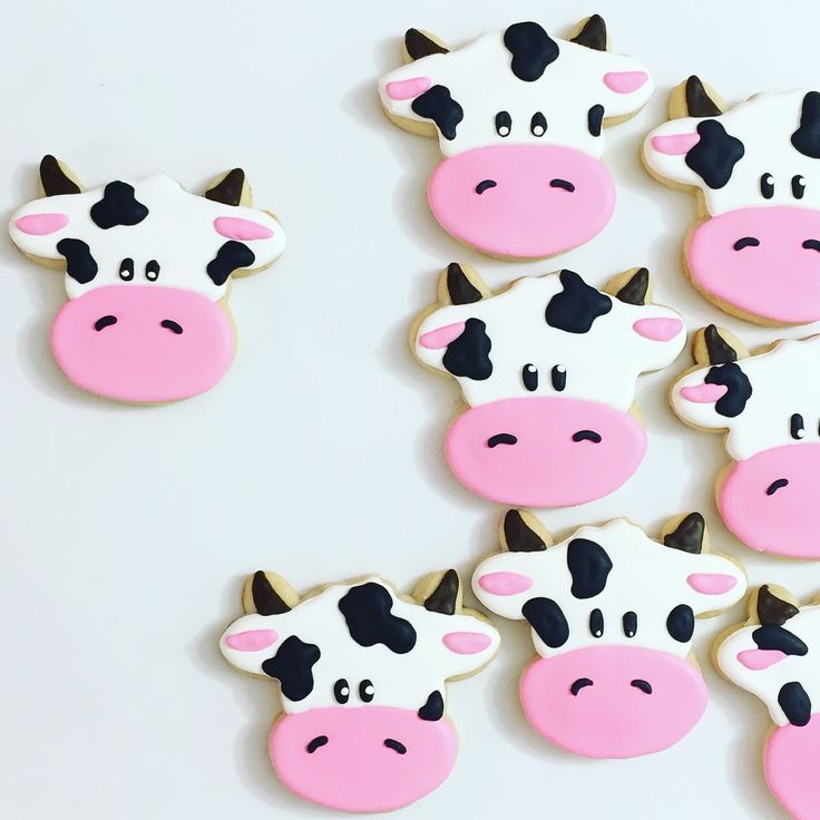 Charming Cow-Themed Cookies: Whimsical Treats for All Ages.