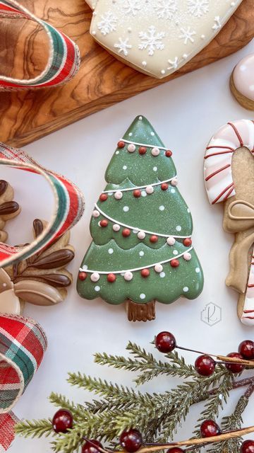 Whimsical Christmas Tree Cookie Design: A Cheerful Festive Treat.