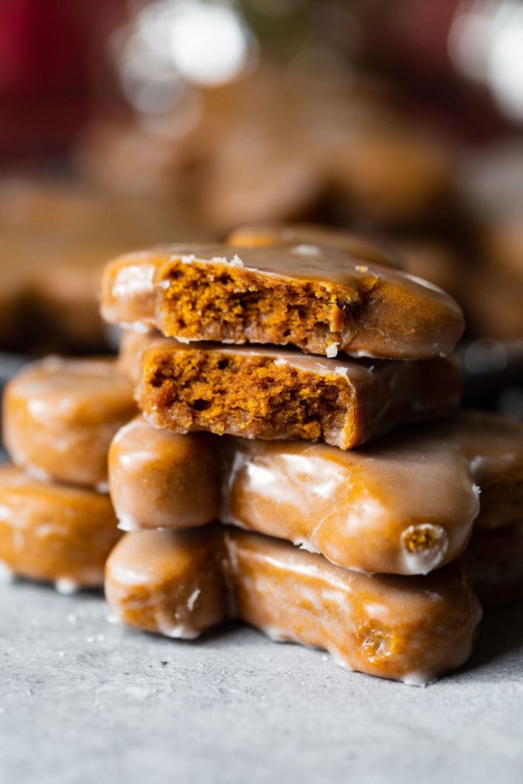 Festive Gingerbread Cookies: A Nostalgic Treat with Spiced Flavor and Glossy Icing