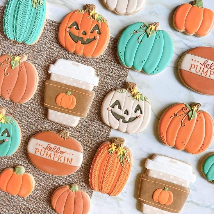 Autumn Cookies: Vibrant Pumpkin Designs for Festive Celebrations.