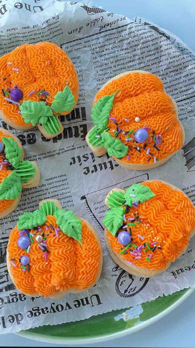 Vibrant Pumpkin-Shaped Cookies: A Festive Autumn Treat