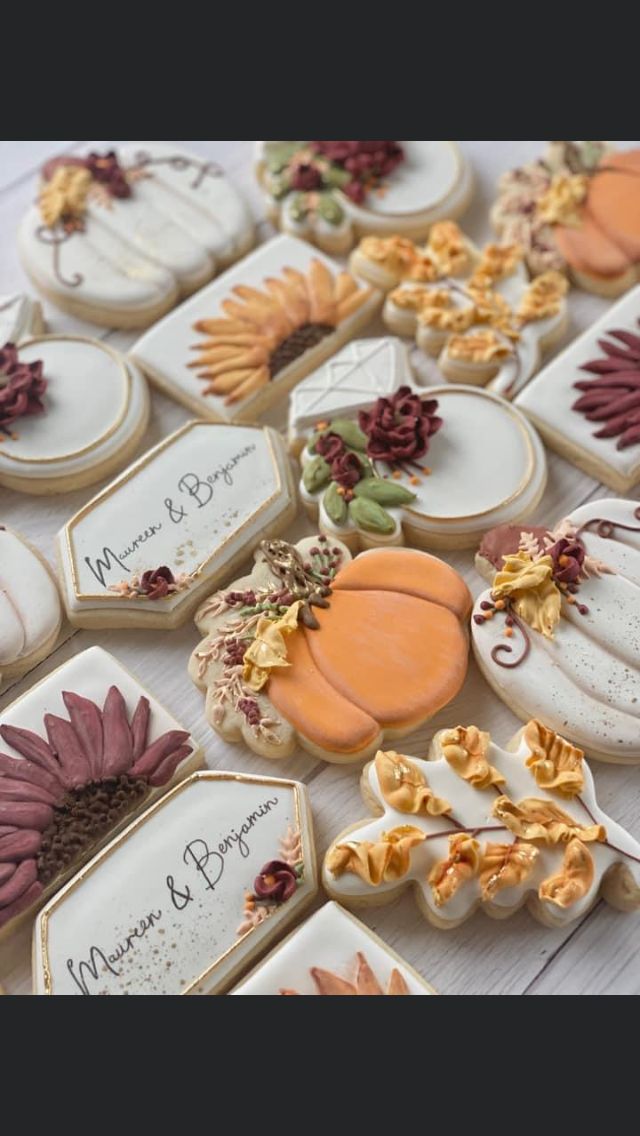 Autumn-Themed Artistic Cookies: A Stunning Display of Seasonal Charm