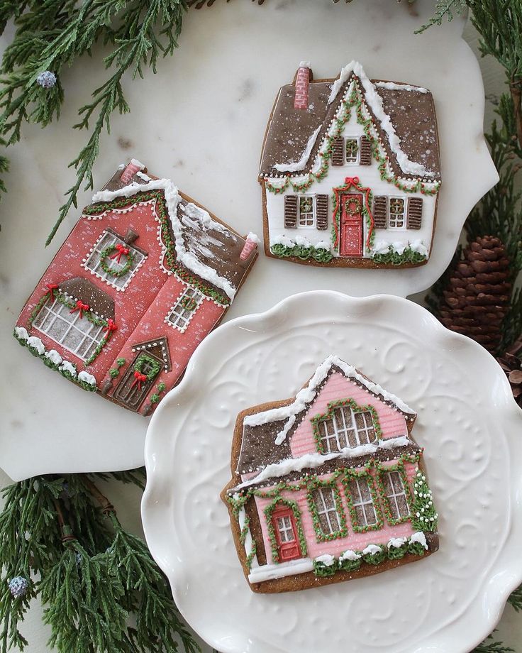 Charming Gingerbread Houses: A Festive Fusion of Aesthetics and Flavor.