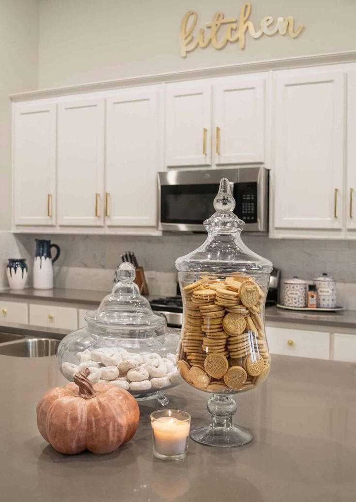 Charming Kitchen Decor: Elegant Glass Jars and Cozy Ambiance.