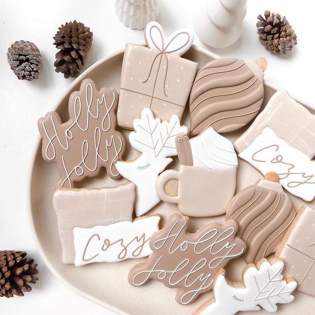 Charming Holiday Cookies on a Stylish Plate Enhance Festive Gatherings.