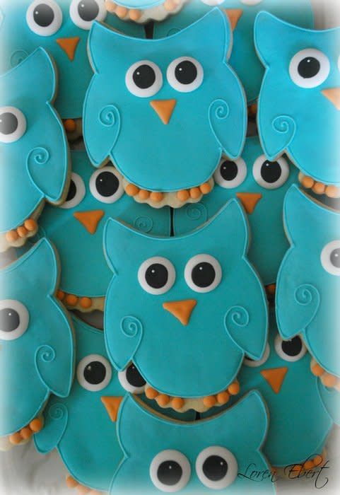 Vibrant Owl-Shaped Cookies: Whimsical Design for Festive Gatherings.