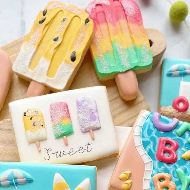 Vibrant Summer-Themed Cookie Designs: Intricately Shaped Popsicle Cookies Adorned with Cheerful Icing.