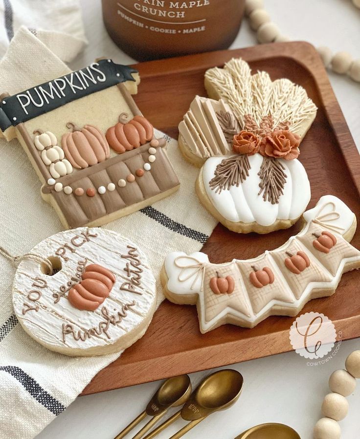 Intricately Designed Autumn Cookies: Seasonal Charm for Fall Gatherings