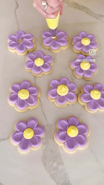 Vibrant Floral-Shaped Cookies: A Sweet Indulgence for Spring Celebrations.