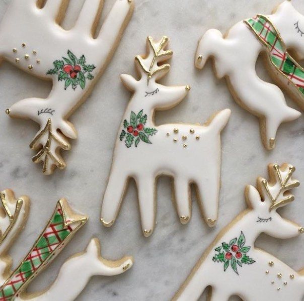 Charming Holiday Reindeer-Shaped Cookies with Elegant Floral Accents and Whimsical Design.