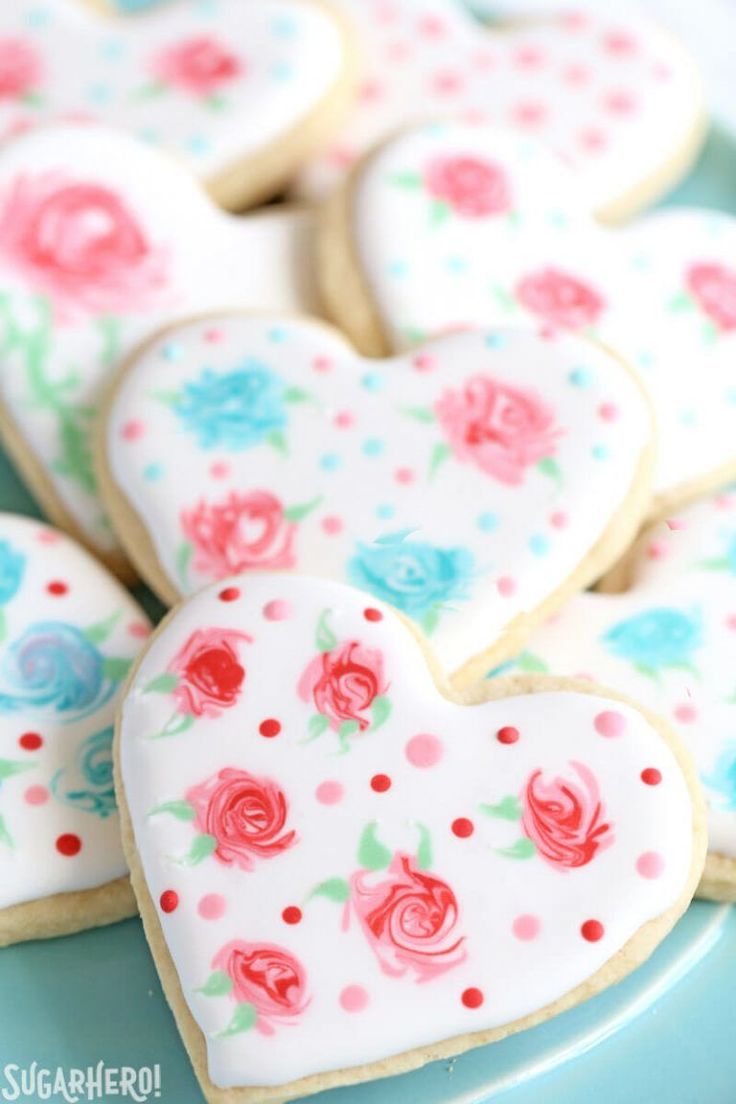 Charming Heart-Shaped Cookie Design Inspires Whimsical Floral Nail Art.