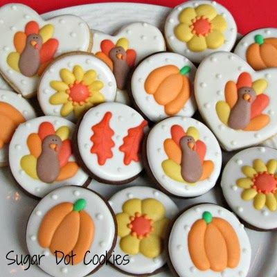 Autumn-Themed Festive Cookies: Adorable Turkeys, Cheerful Sunflowers, and Classic Pumpkins for Thanksgiving