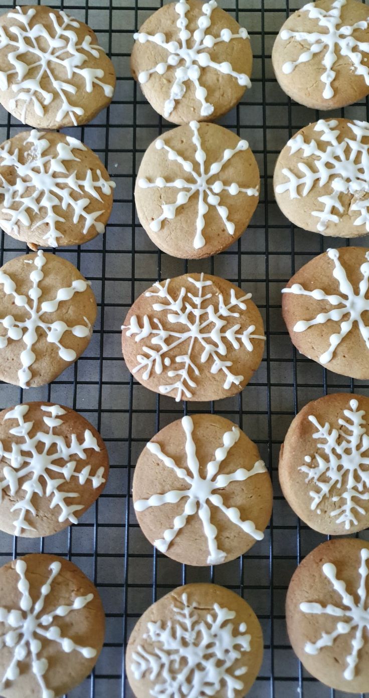 Intricately Designed Snowflake Cookies: A Festive Fusion of Artistry and Flavor.