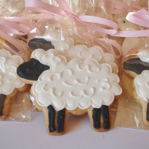 Adorable Sheep-Shaped Cookies: Fluffy Frosting for Farm-Themed Fun!