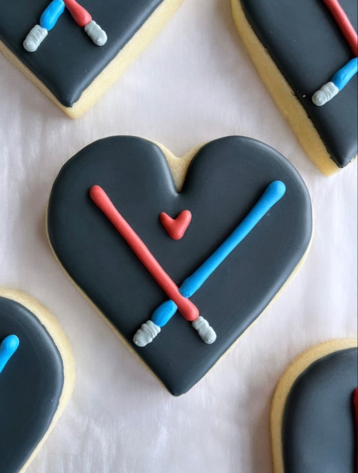 Stylish Heart-Shaped Cookies: A Playful Design for Themed Celebrations and Nail Art Inspiration.