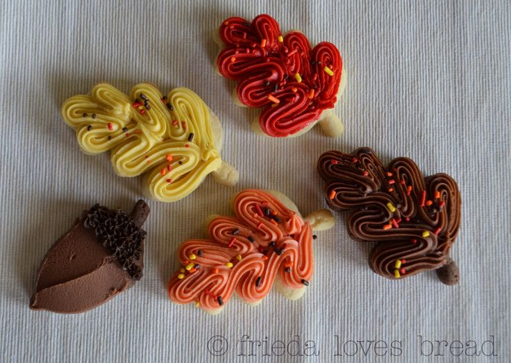 Autumn-Inspired Leaf-Shaped Sugar Cookies with Intricate Icing Designs.