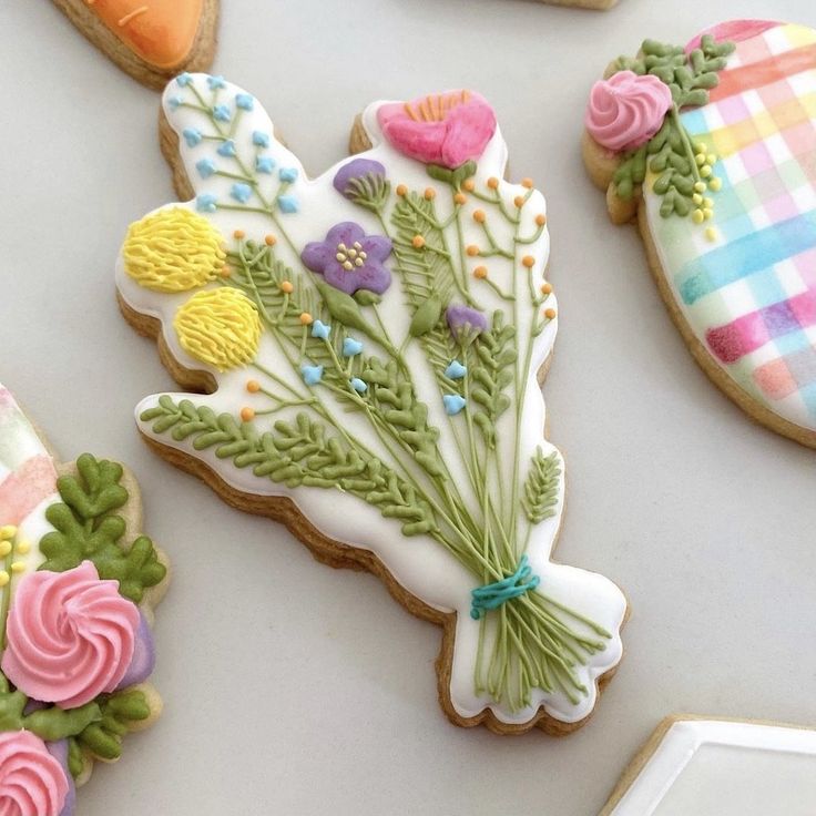 Vibrant Floral-Themed Cookie Design for Special Occasions.