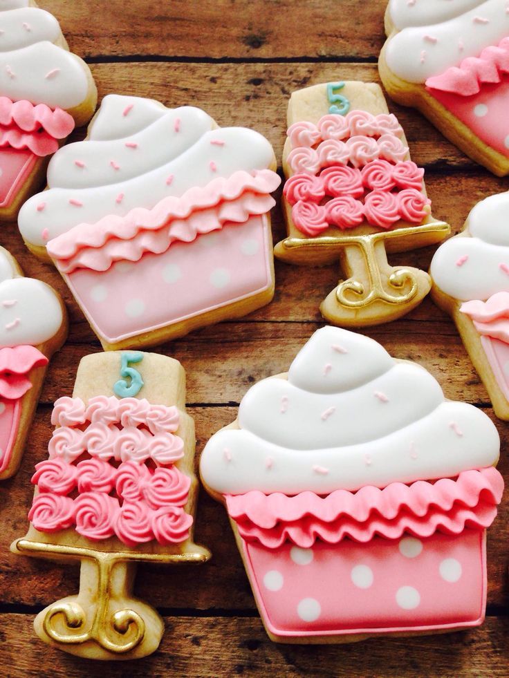 Festive Colorful Cookie Decorations: Playful Pastel Treats for Celebrations.