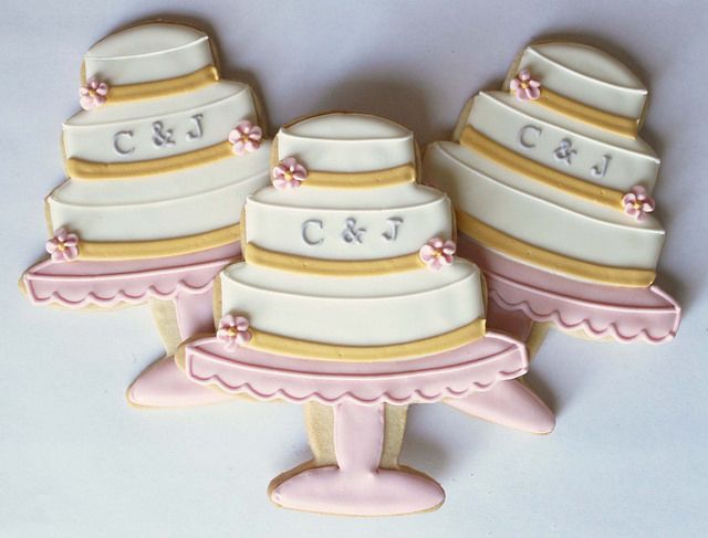 Elegant Tiered Wedding Cake Cookies with Pastel Colors and Floral Accents.