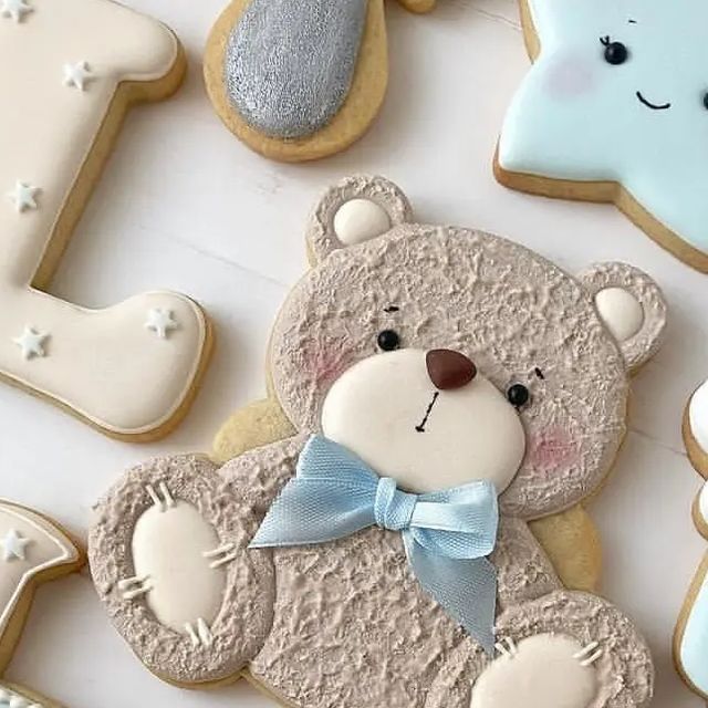 Charming Bear-Shaped Cookies with Textured Icing for Whimsical Celebrations