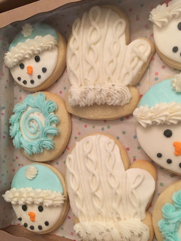 Charming Winter-Themed Festive Cookies: Snowman and Knitted Mittens in Soothing Pastel Hues.