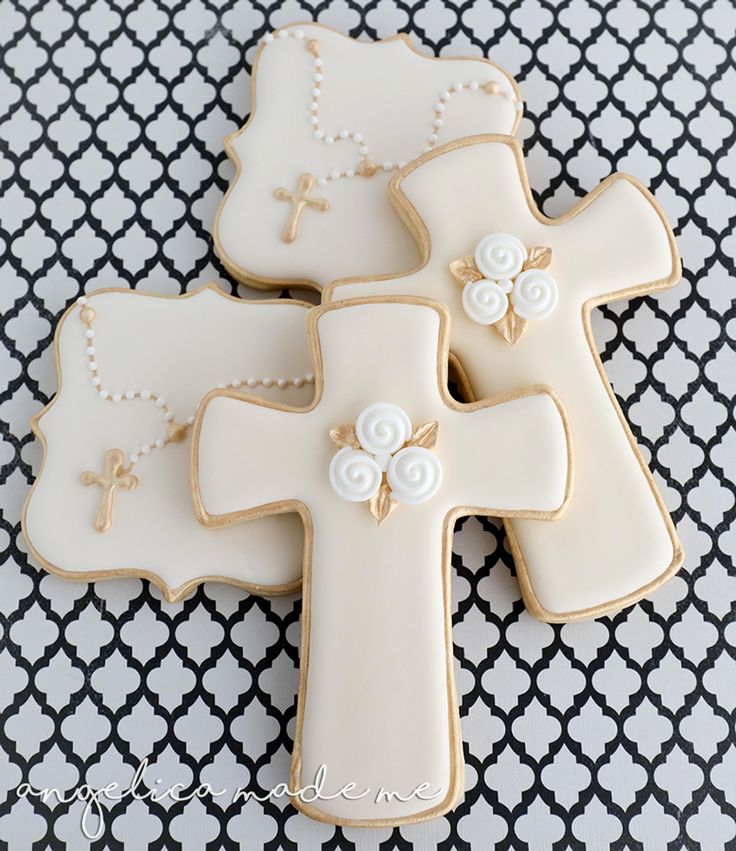 Elegant White Cross Cookie Design with Floral Accents for Special Occasions.