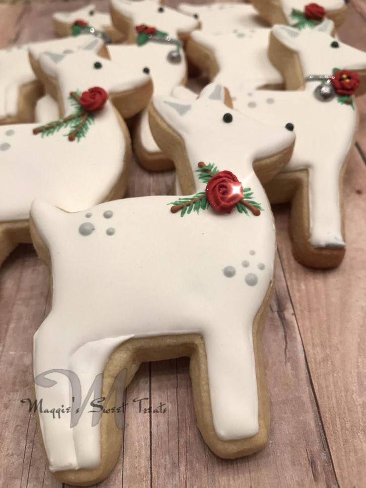 Festive Delicate Reindeer Cookies: Whimsical Holiday Treats Adorned with Icing and Seasonal Accents.