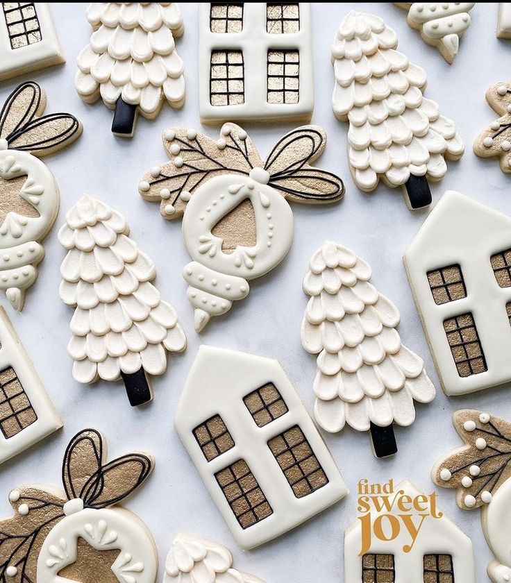 Elegant Winter-Themed Gingerbread Cookies with Snowy Motifs and Gold Accents