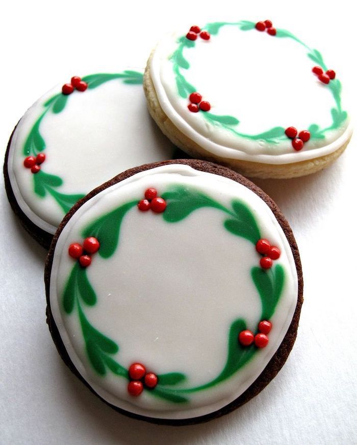 Elegant Holiday Wreath Cookies: Festive Designs with Glossy Icing and Cheerful Aesthetic