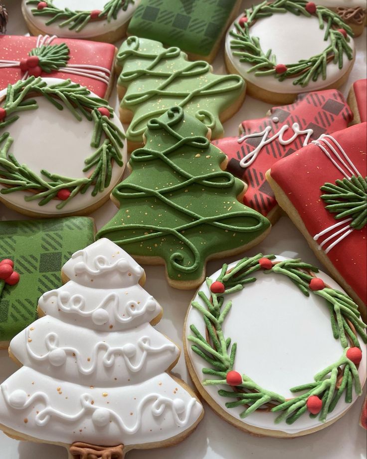 Holiday-Themed Festive Cookie Designs with Cheerful Decorations and Colors