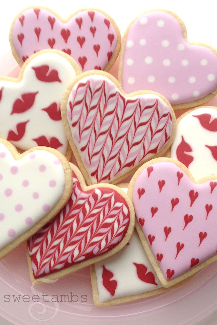 Delightful Heart-Shaped Cookies: A Colorful Display of Sweet Romance