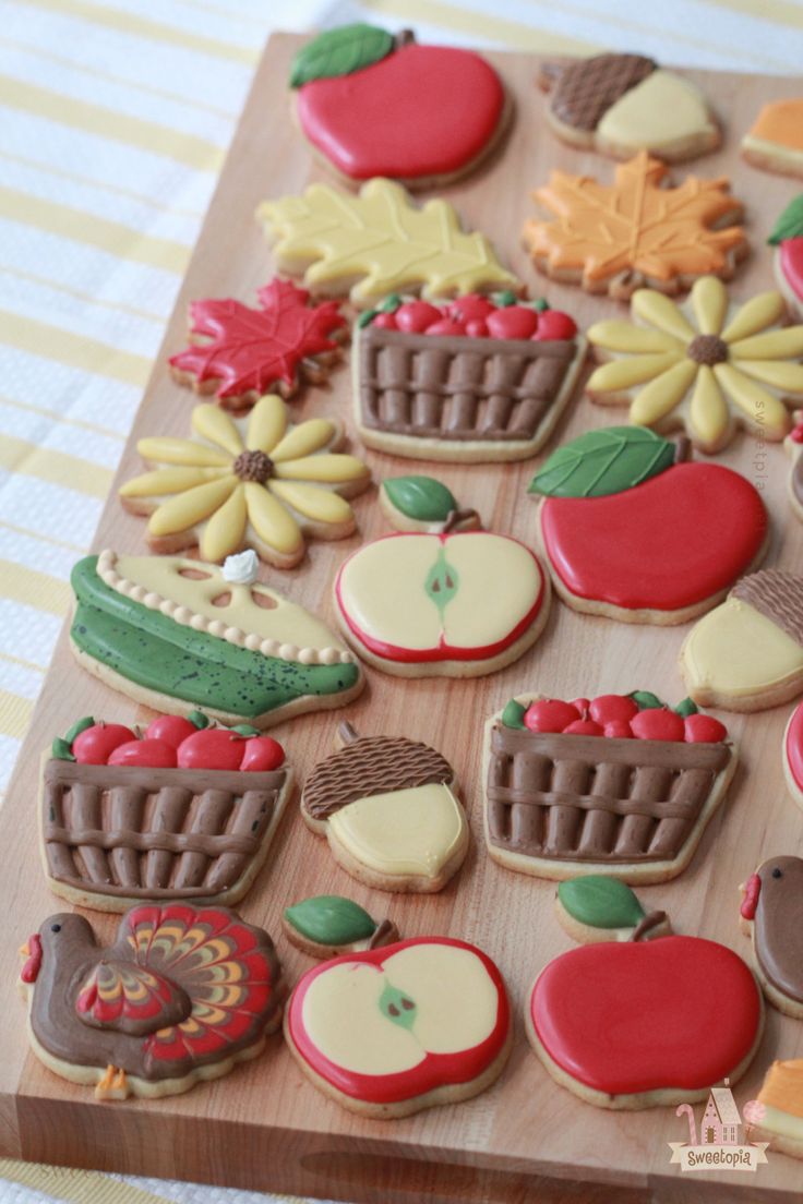 Vibrant Autumn-Themed Cookie Designs: Delightful Shapes and Colors for Seasonal Celebrations