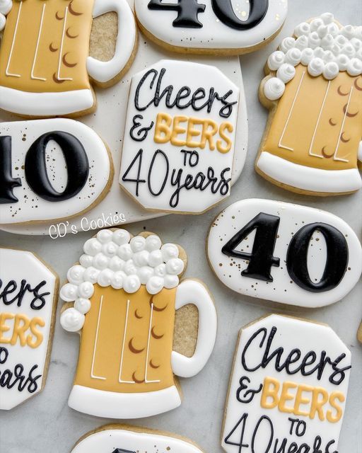 Celebratory Cookies: Festive Beer Mugs with Playful 40th Anniversary Designs.