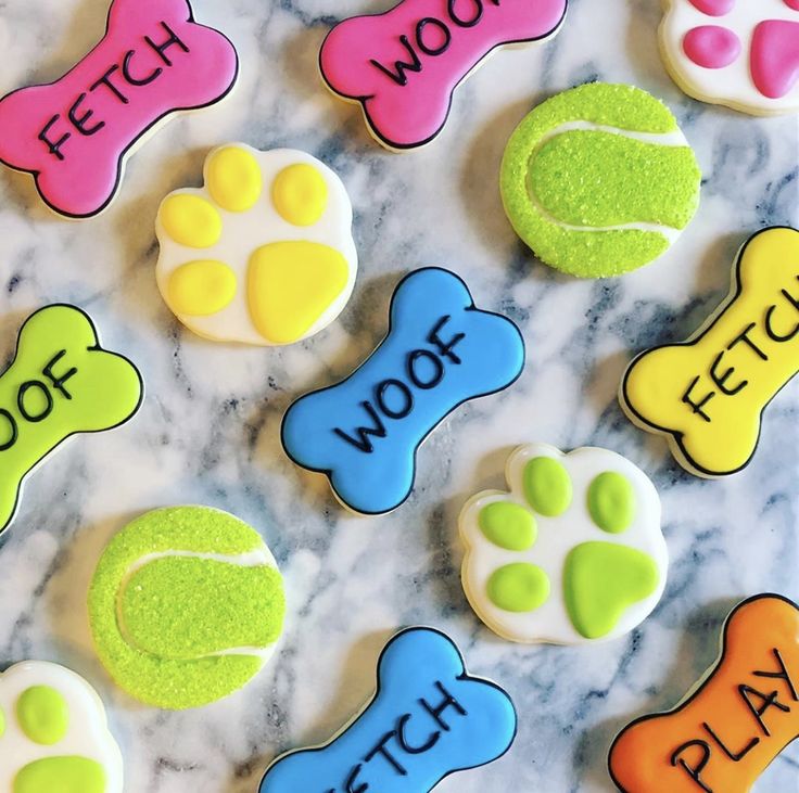 Vibrant Dog-Themed Cookie Designs Featuring Playful Shapes and Colorful Combinations.