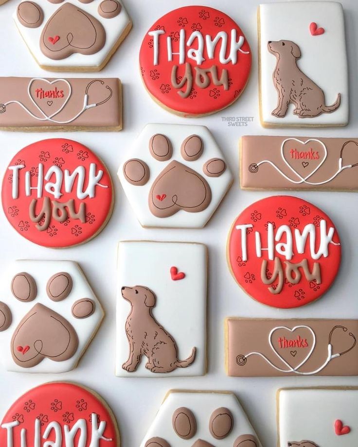 Charming Pet-Themed Decorated Cookies in Vibrant Colors for Personalized Gratitude.