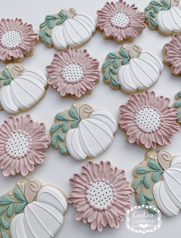 Charming Autumn Cookies: Floral and Pumpkin Designs in Soft Pastels