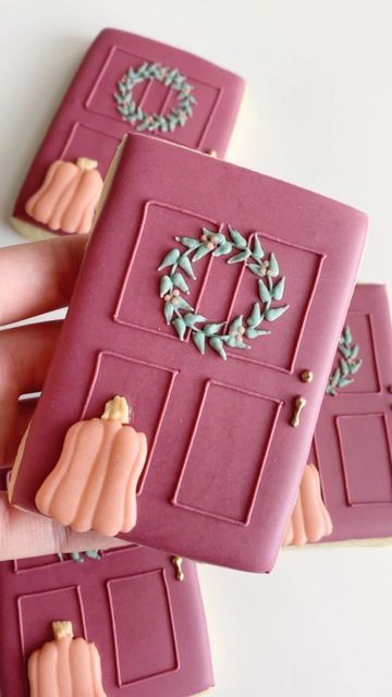 Autumn-Inspired Decorative Cookies with Charming Door Design and Sculpted Pumpkins