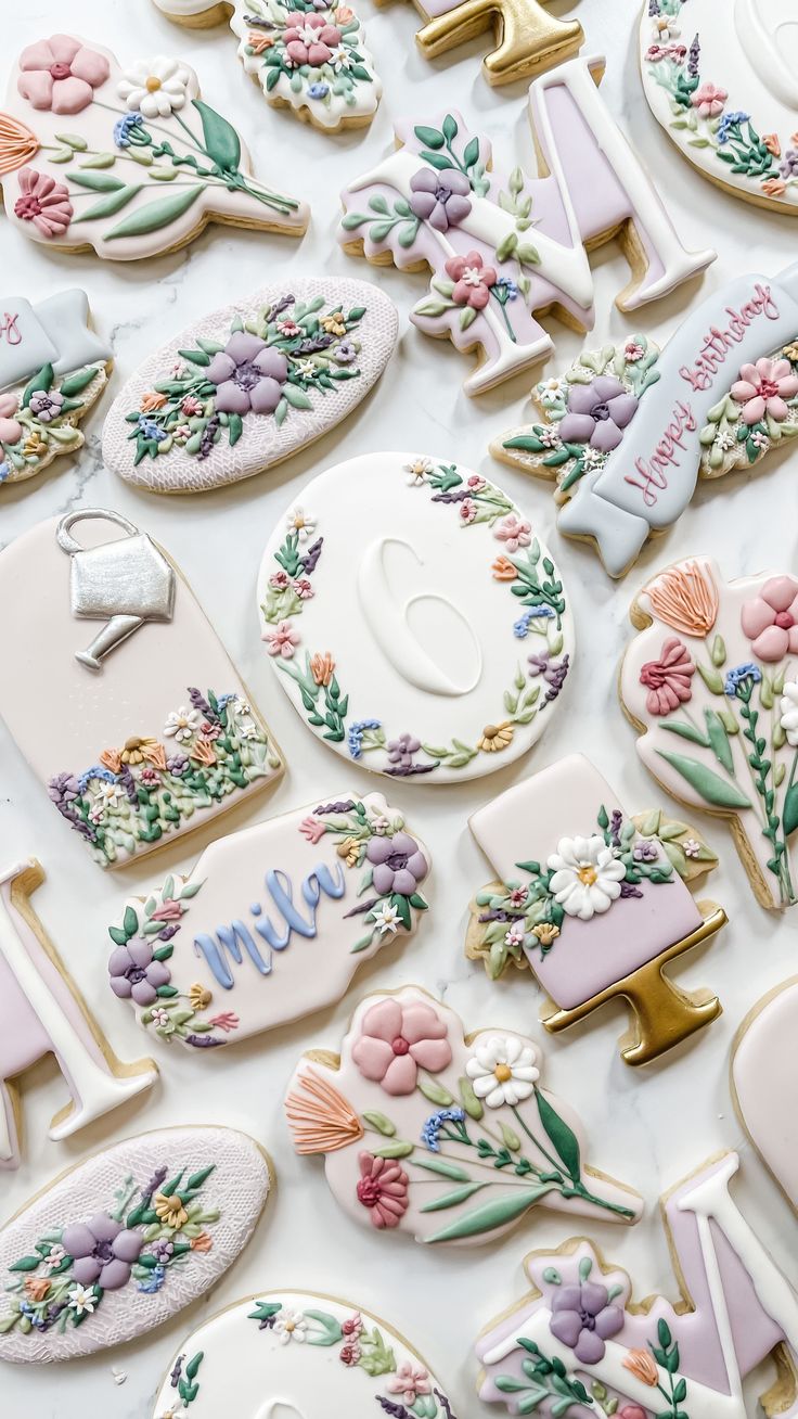 Exquisite Floral-Designed Cookies: Unique, Colorful Treats for Special Occasions