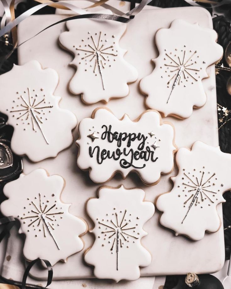 Sophisticated New Year's Cookies: Elegant Icing, Glittering Patterns, and Joyful Messages.