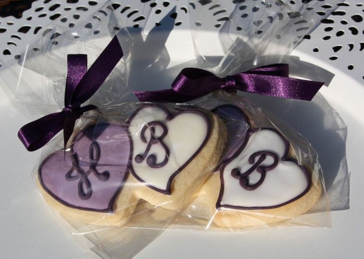 Elegant Heart-Shaped Cookies: Perfectly Iced and Beautifully Packaged for Any Occasion.